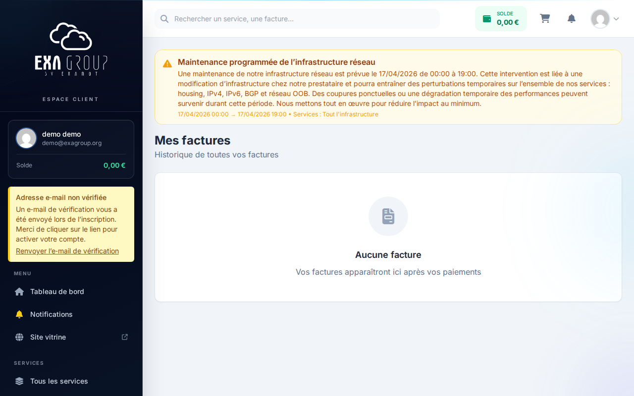 Liste des factures — tableau avec numéro, date, montant, statut et bouton PDF